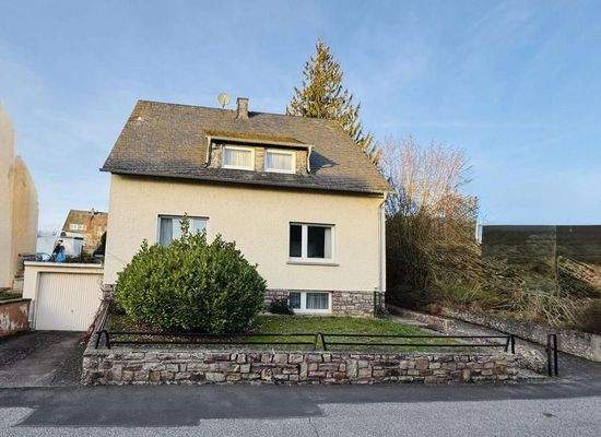 Objekt Straßenseite/Südansicht