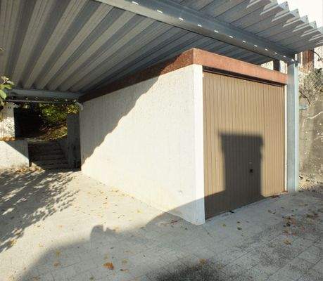 Carport und Garage