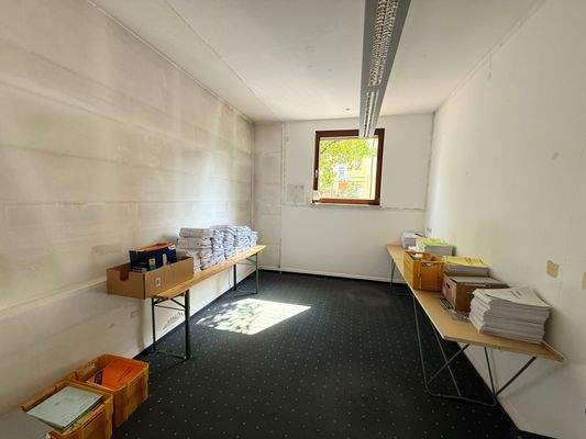 Hauptgebäude Gewerbe Büro 1