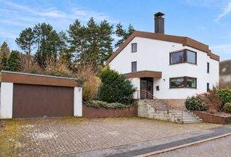 Freistehendes Mehrgenerationenhaus mit großem Garten und Balkon in ruhiger Lage