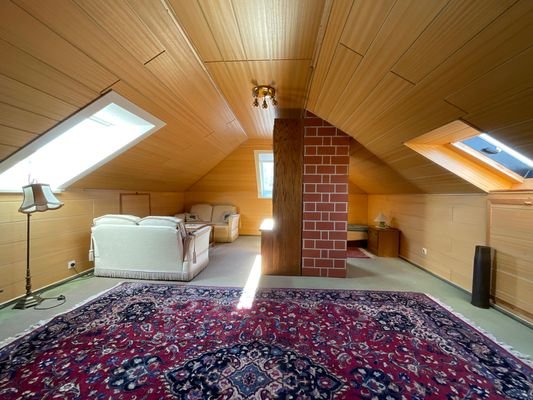 Schlafzimmer im ausgebauten Dachboden