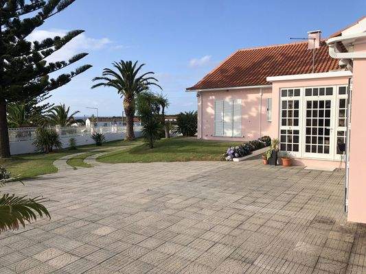 Zufahrt zum Haupthaus