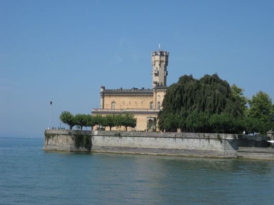 Schloss und See genießen...