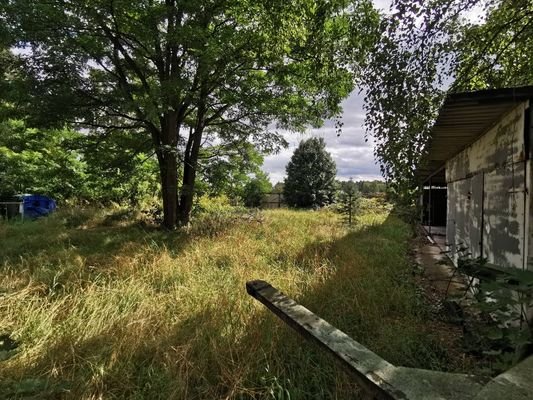 Hinterer Grundstücksteil mit Blick auf die Felder