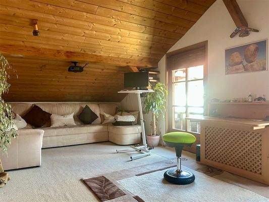 Schlafzimmer/ Büro DG