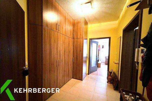 Flur mit dem Einbauschrank 