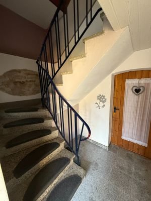 Treppenhaus + Eingangsbereich
