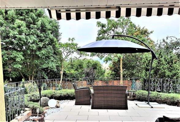 Teilüberdachte Terrasse