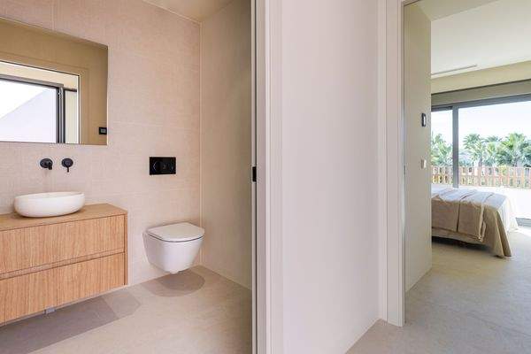 Las_Colinas_Lima_Real_Estate_Baño_Arriba_2