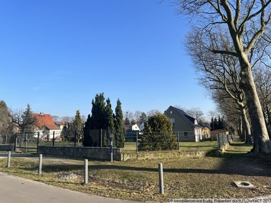 Grundstücksansicht von der Straßenecke