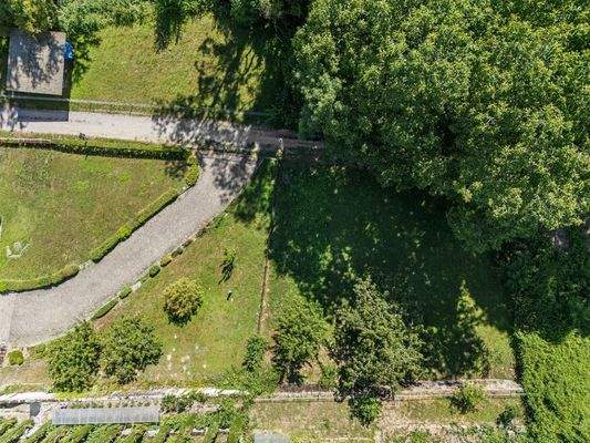 Das Baugrundstück aus der Vogelperspektive