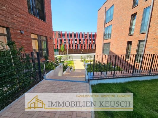 Weg zum Parkhaus ca. 100m
