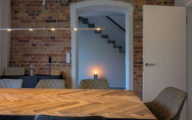 Esszimmer mit Blick auf die Treppe