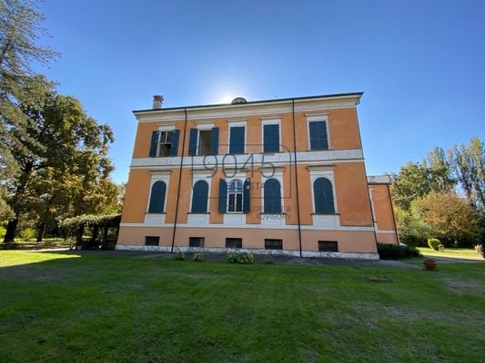 Prächtiges Herrenhaus mit Park in Massenzatico bei Reggio Emilia - Emilia Romagna