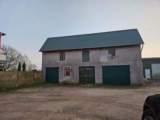 Abstellflächen Hühnerstall.JPG