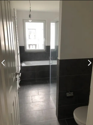 Bad mit Wanne und Dusche