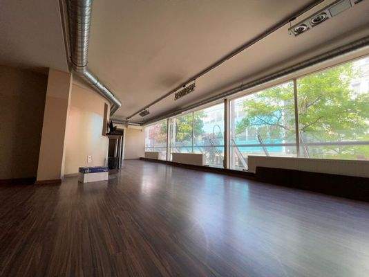 Ladenfläche/Fensterfront OG