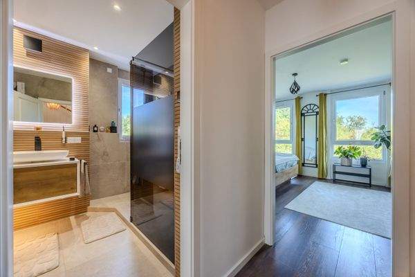 1. OG: Badezimmer/Schlafzimmer