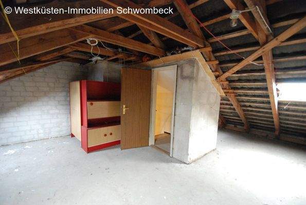 teilweise ausbaufähiger Dachboden