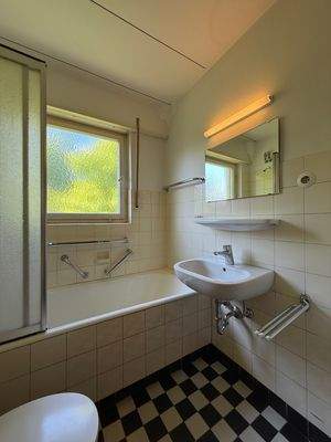 Badezimmer (baujahrestypisch)