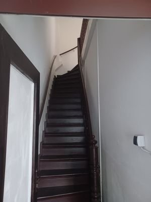 Treppe vom Eingangsbereich zum OG