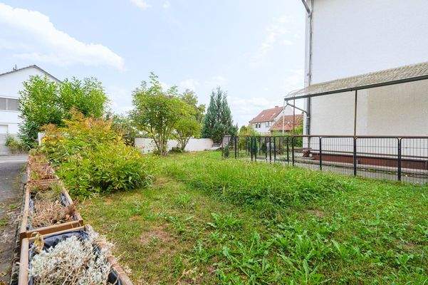 Gartenfläche Mehrfamilienhaus