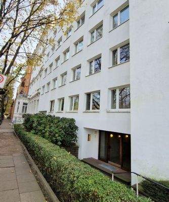 exterior view &amp; entrance