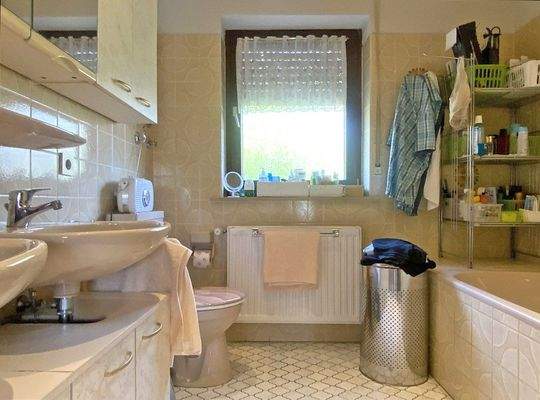 Badezimmer im Erdgeschoss