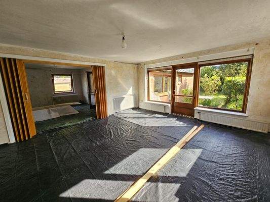 Wohnzimmer mit Zugang zur Terrasse