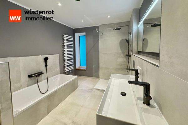 Masterbad mit Waschmaschinenanschluss