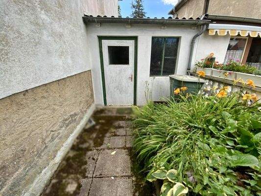 Garage. Garteneingang