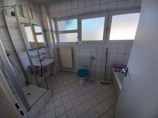 Bad, Wanne und Dusche