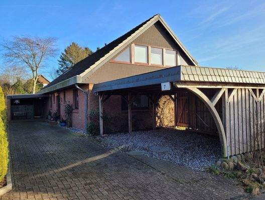 Frontansicht mit Doppelcarport