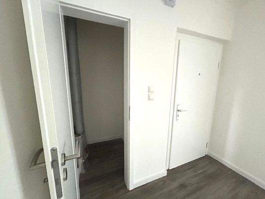 Flur mit Abstellkammer