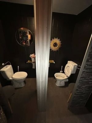 Lokal rechts WC