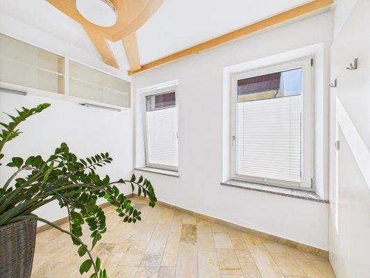 CAM04191G0-PR0042-STILL003