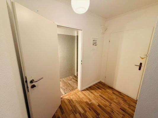 8 Eingangsbereich Wohnung