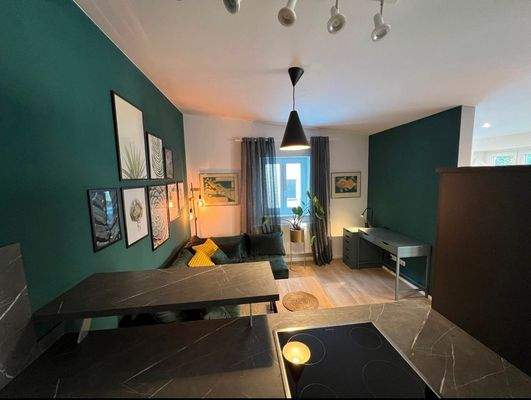 Blick von der Küche in den Wohnraum