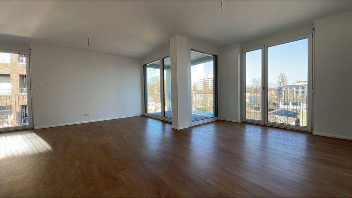 Wohn- Essbereich mit Loggia.jpg