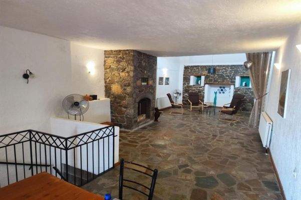 Kreta, Kavousi: Traditionelles Dorfsteinhaus mit Gästehaus zu verkaufen