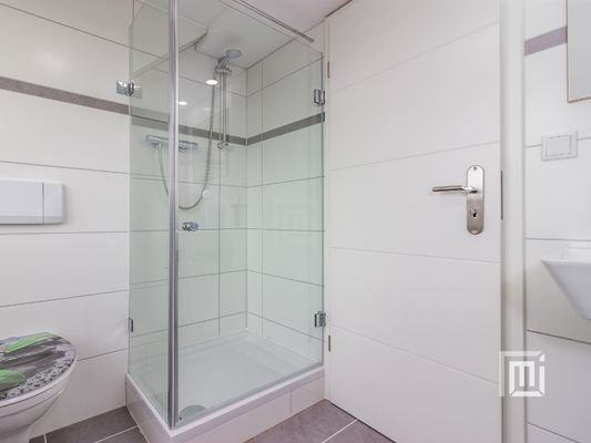 Badezimmer-Dachgeschoss.jpg