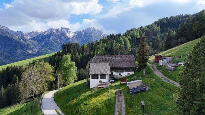 Agstner-Hof-Oberparzenberg-Luxus-Immobilie-Chalet-Olang-Bauernhof-Sanierungsbedürftig-Bauernhaus-Kronplatz-Skigebiet-südtirol-urlaub-Aussicht-Alleine-mitten in der Natur-Autonom-Quelle