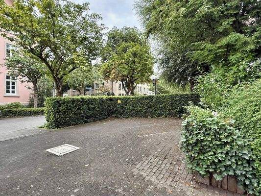 Hoffläche / Stellplätze