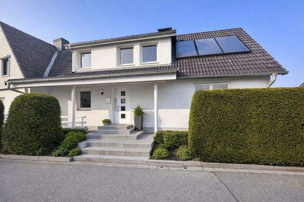 KI-generiert Nachherfoto Eingang