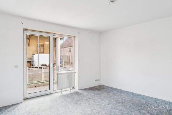 Wohnzimmer mit Balkon