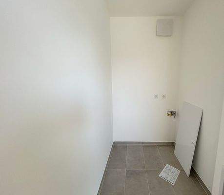 Abstellraum + Waschm.-Anschluss