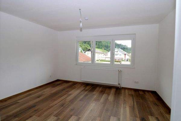 Zi 3 hinter re außen.JPG