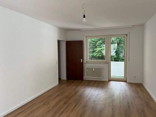 Wohnzimmer mit Blick Richtung Loggia