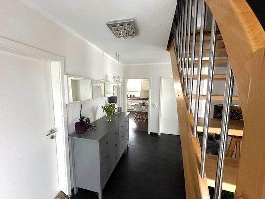 Diele (links Zugang Technik-/Waschraum und Anbau)