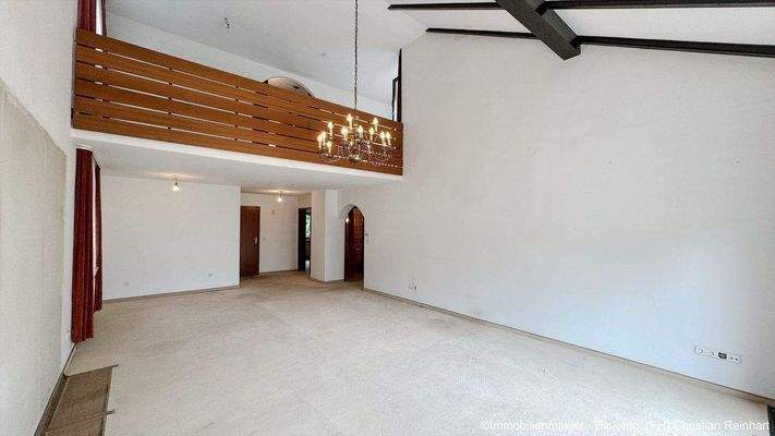 04 (2) Wohnzimmer mit Galerie.jpeg